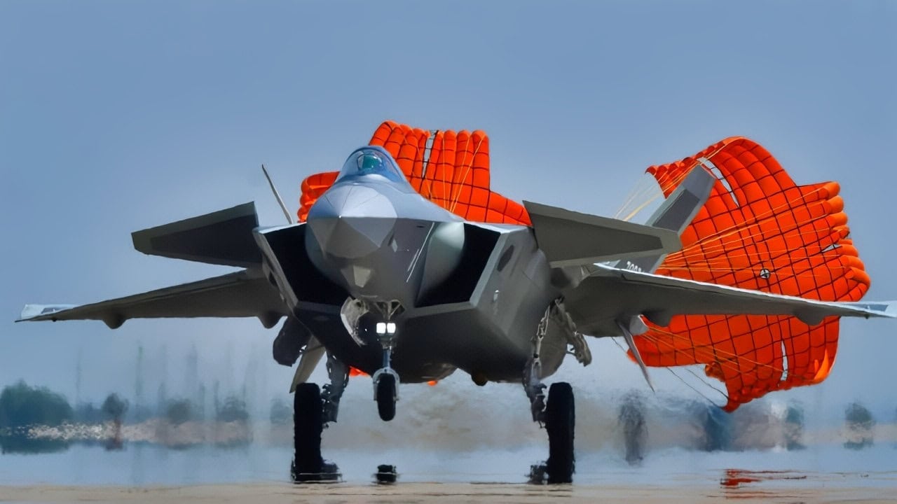 J-20S Stealth Fighter Landing