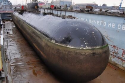 Russia Built a Titanium Hulled ‘Golden Fish’ Nuclear Submarine That Could Hit 44 Knots That Had 2 Reactors. The Goal Was to Hunt US Navy Aircraft Carriers