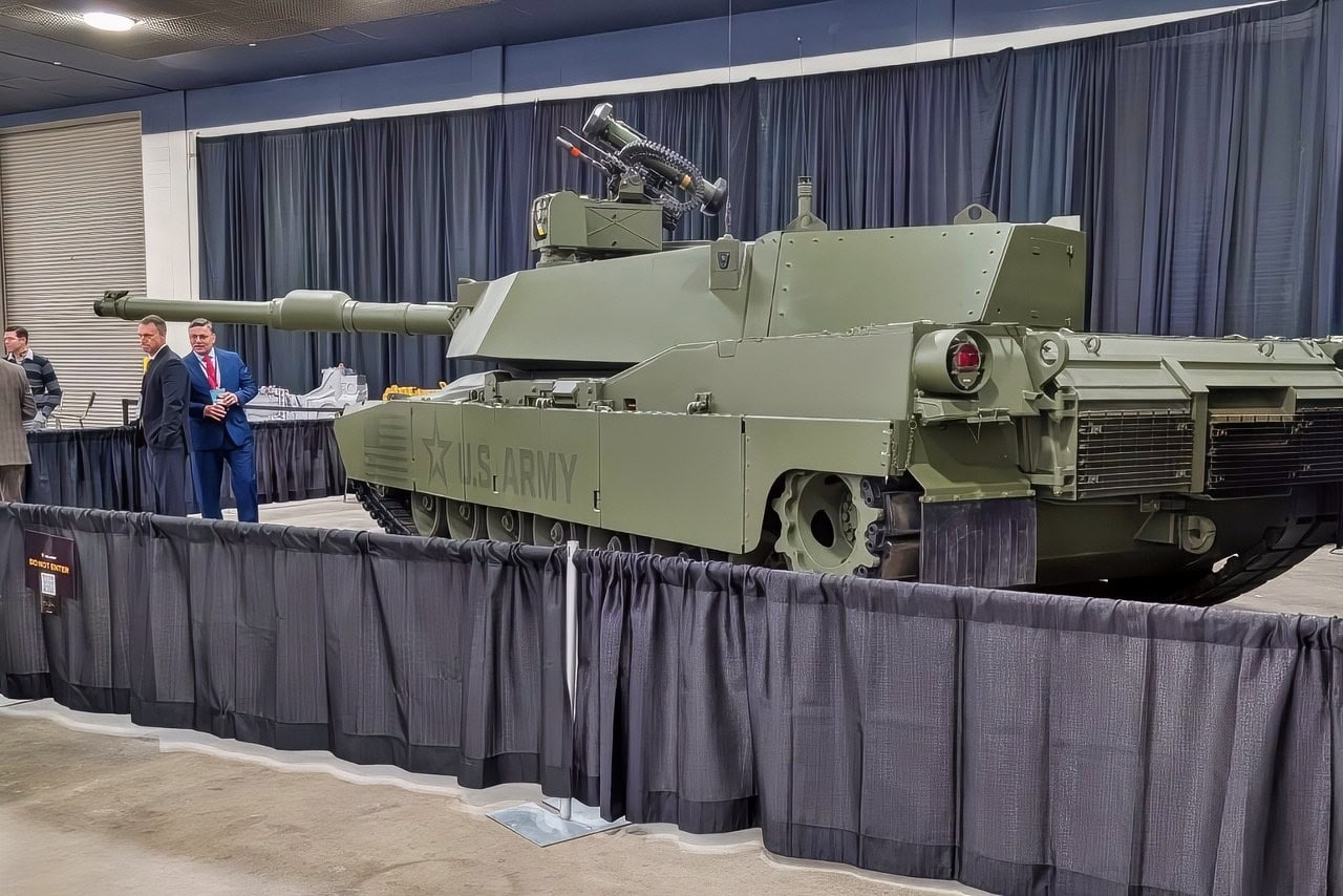 M1E3 Tank at the Detroit Auto Show. Image Credit: 19FortyFive.