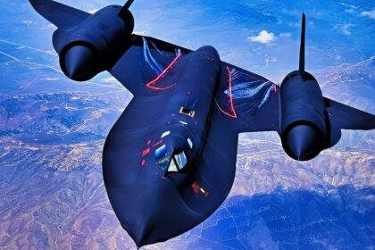 On April 26, 1971 an SR-71 Blackbird Flew More Than 15,000 Miles in 10 Hours and 30 Minutes With 5 Aerial Refuelings. The Limit Was Not Fuel, Not the Engines, and Not the Crew. It Was 212 Liters of Liquid Nitrogen.