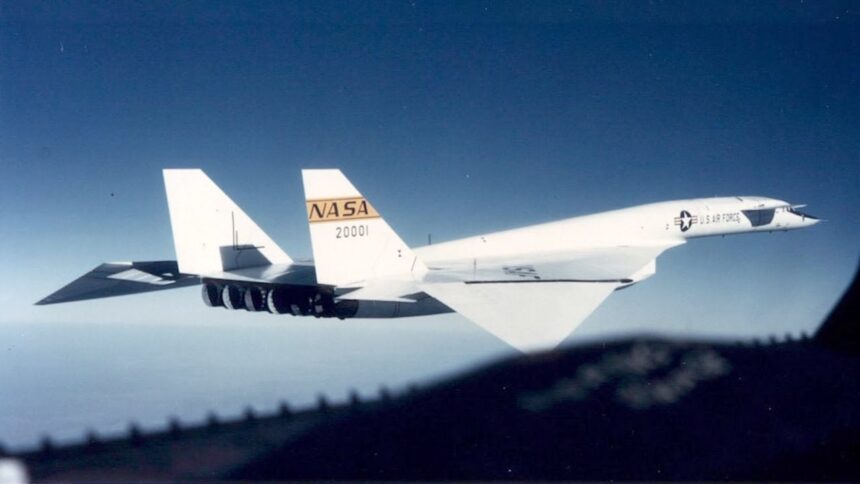 70,000 Feet and Mach 3 Performance Like No Other Bomber: The Sad Ending for the US Air Force XB-70 Valkyrie